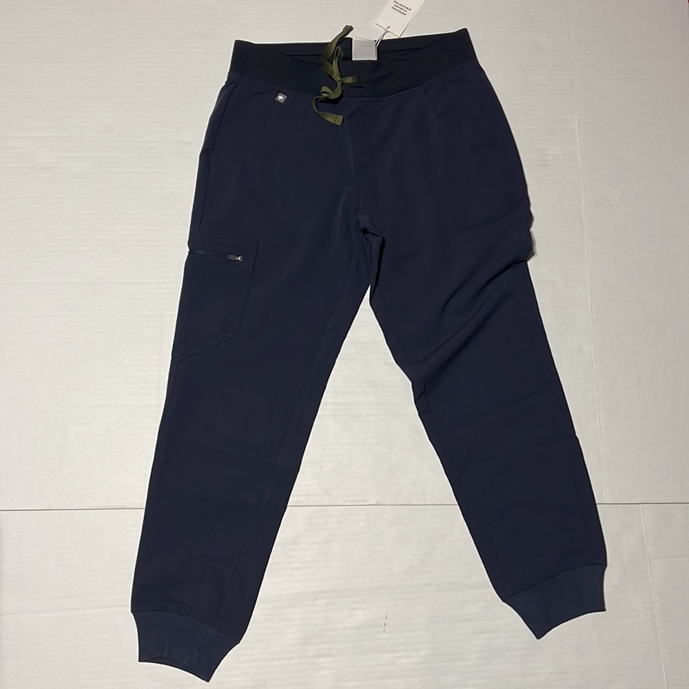 Figs Women's Scrub Set (Quiet Navy) - Picture 5 of 13
